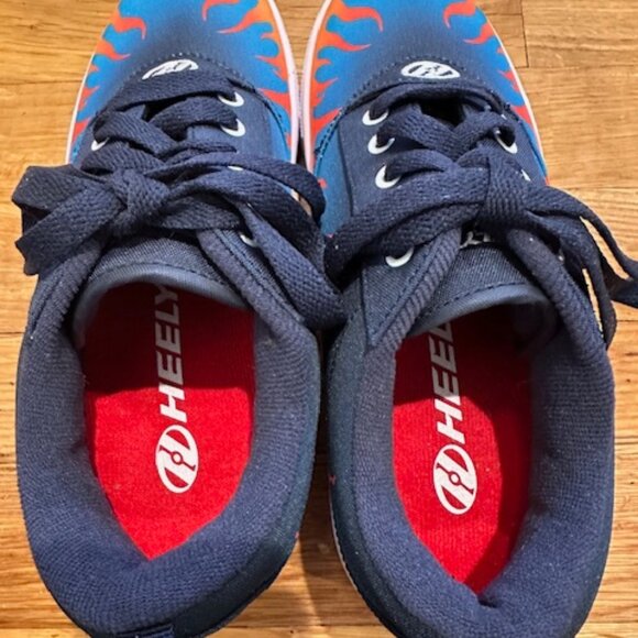 Youth Size 5 Heelys Flames Wheeled Shoes Sneakers - Picture 5 of 6